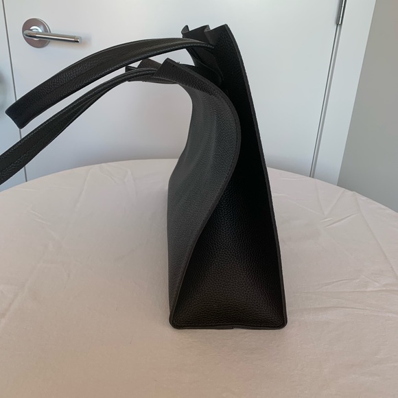 Donna Karan Black Leather unlined tote. Gently used. 15.5x5x13 - Picture 2 of 7